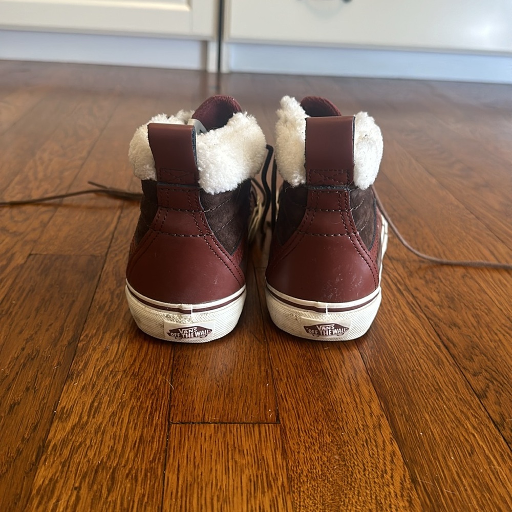 Waterproof/ Weatherproof Vans - Picture 5 of 8